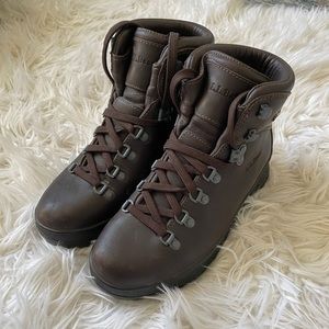 L.L.Bean Cresta GORE-TEX Hiking Boots, Leather (6 WIDE)